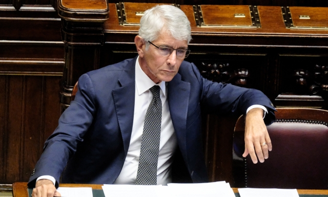 Polemica tra Lega e Governo sui diritti tv. I club: "Stupore per la riforma". Abodi: "Un equivoco" 2 Polemica tra Lega e Governo sui diritti tv. I club: "Stupore per la riforma". Abodi: "Un equivoco"