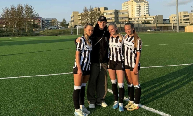 In attesa di conoscere il proprio futuro, Gudmundsson fa un pieno di pallone in famiglia 4 In attesa di conoscere il proprio futuro, Gudmundsson fa un pieno di pallone in famiglia