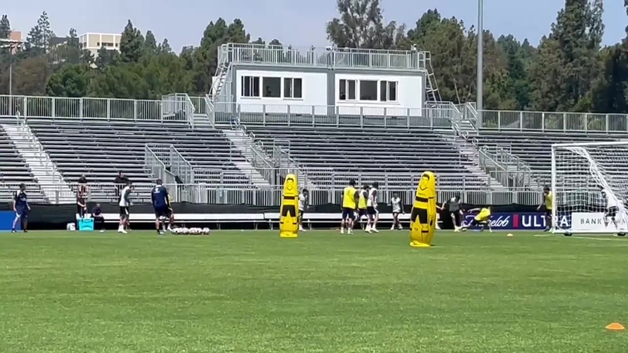 Inter, Chivu guida l'allenamento in vista del Monterrey 3 Inter, Chivu guida l'allenamento in vista del Monterrey