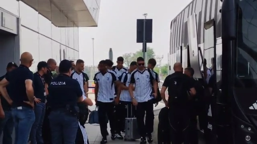 Juve, la partenza per gli Usa: sorrisi per Vlahovic e compagni 1 Juve, la partenza per gli Usa: sorrisi per Vlahovic e compagni