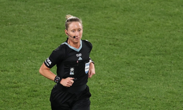 Juve-Al Ain, terna tutta femminile. Chi è l'arbitra Tori Penso: dai record al "vaffa" di CR7 1 Juve-Al Ain, terna tutta femminile. Chi è l'arbitra Tori Penso: dai record al "vaffa" di CR7