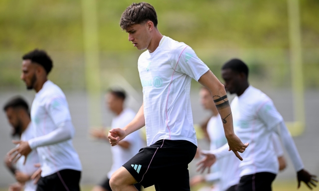Savona: "Felice del rinnovo, voglio un gol al Mondiale". Kelly: "Qui per restare" 4 Savona: "Felice del rinnovo, voglio un gol al Mondiale". Kelly: "Qui per restare"
