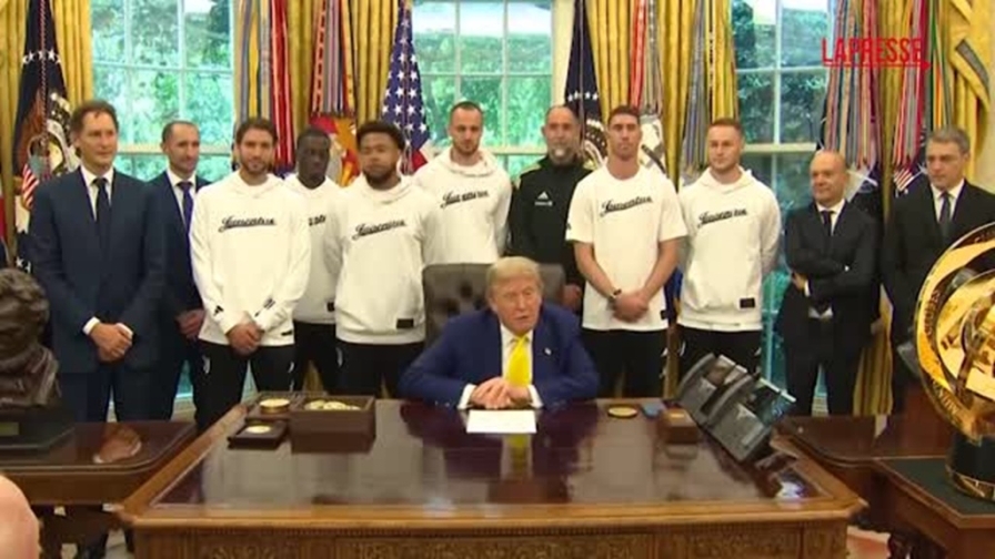 Trump incontra la Juve alla Casa Bianca: "Dove sono i miei calciatori americani?" 1 Trump incontra la Juve alla Casa Bianca: "Dove sono i miei calciatori americani?"