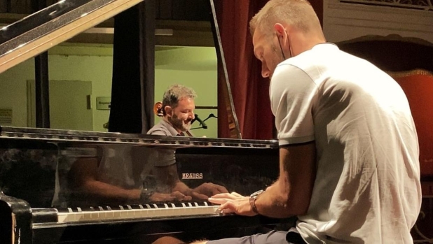 Dumfries suona il sax, De Vrij il piano, Tavares il violoncello: la grande orchestra del pallone 2 Dumfries suona il sax, De Vrij il piano, Tavares il violoncello: la grande orchestra del pallone