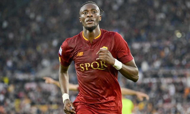 Abraham al Besiktas e due Primavera ceduti: Roma all'ultimo respiro, i big restano 3 Abraham al Besiktas e due Primavera ceduti: Roma all'ultimo respiro, i big restano