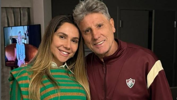 Carolina, la figlia di Renato: "Papà è orgoglioso del suo anno a Roma, mi ha regalato la maglia" 1 Carolina, la figlia di Renato: "Papà è orgoglioso del suo anno a Roma, mi ha regalato la maglia"