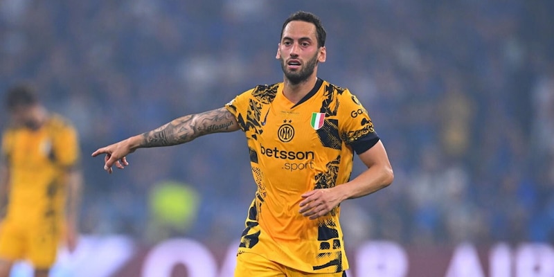 Calhanoglu stregato dalla Turchia: il Fenerbahçe in pressing con l’Inter 4 Calhanoglu stregato dalla Turchia: il Fenerbahçe in pressing con l’Inter