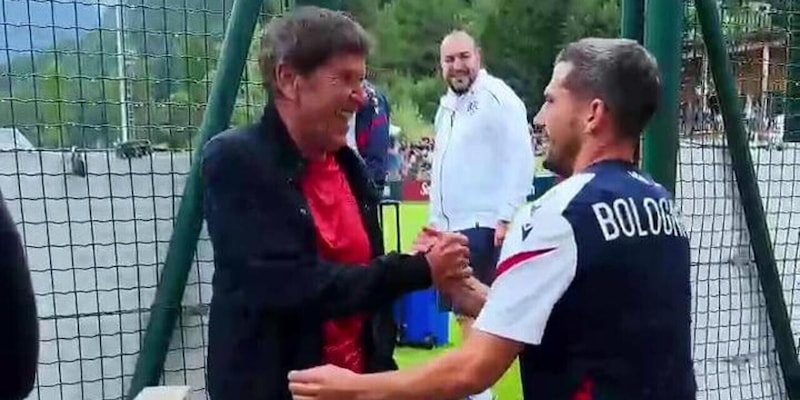 Retroscena Gianni Morandi, la battuta a Ndoye sul mercato nel ritiro del Bologna 1 Retroscena Gianni Morandi, la battuta a Ndoye sul mercato nel ritiro del Bologna