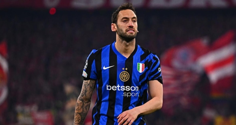 Calhanoglu e l'Inter, si decide tutto: quando ci sarà il confronto da dentro o fuori 3 Calhanoglu e l'Inter, si decide tutto: quando ci sarà il confronto da dentro o fuori