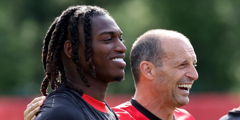 Milan, Allegri a colloquio con Leao: grande feeling, ecco cosa gli chiede in campo 1 Milan, Allegri a colloquio con Leao: grande feeling, ecco cosa gli chiede in campo