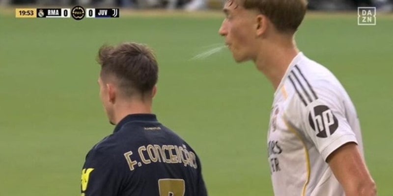 Huijsen, il giallo sullo sputo a Conceicao durante Real-Juve: la prospettiva inganna 1 Huijsen, il giallo sullo sputo a Conceicao durante Real-Juve: la prospettiva inganna