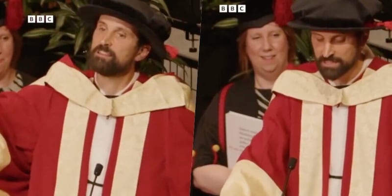 Il frontman dei Kasabian si laurea a Leicester: festeggia sul palco e cita Claudio Ranieri 3 Il frontman dei Kasabian si laurea a Leicester: festeggia sul palco e cita Claudio Ranieri