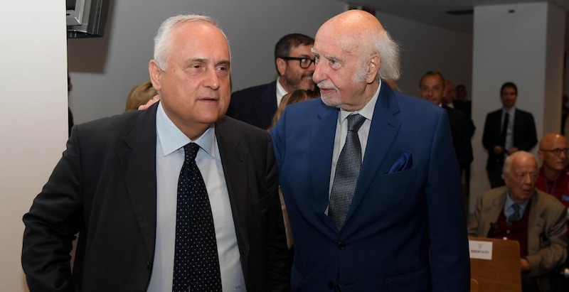 La Lazio smentisce voci su trattative per la cessione del club: "Notizie infondate" 3 La Lazio smentisce voci su trattative per la cessione del club: "Notizie infondate"