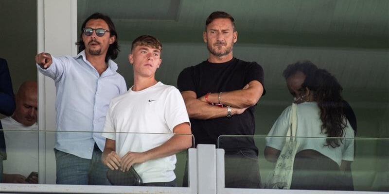 Totti jr si ritira dal calcio a soli 19 anni: “Avrebbe fatto carriera in Serie C e B” 1 Totti jr si ritira dal calcio a soli 19 anni: “Avrebbe fatto carriera in Serie C e B”