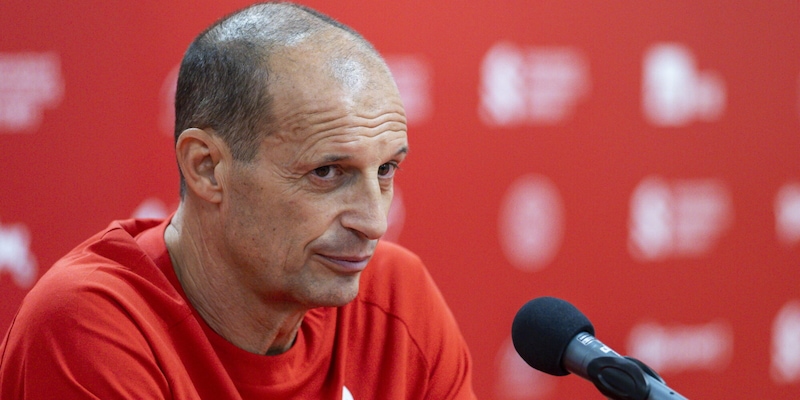 Allegri, prima Napoli e Inter e poi Juve: "Milan svantaggiato perché..." 1 Allegri, prima Napoli e Inter e poi Juve: "Milan svantaggiato perché..."