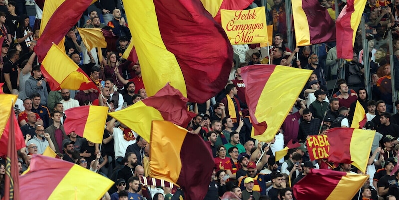 Roma-Cannes, da match in famiglia a protesta contro i Friedkin: "20 euro per un'amichevole..." 1 Roma-Cannes, da match in famiglia a protesta contro i Friedkin: "20 euro per un'amichevole..."