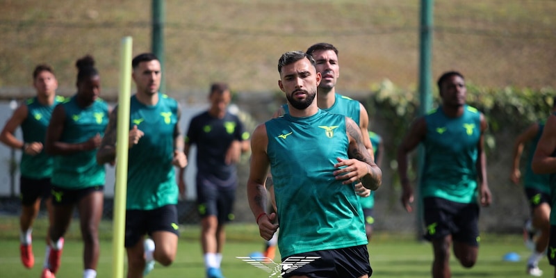 Lazio, prima amichevole in famiglia: la scelta di Sarri su Dia e Castellanos 1 Lazio, prima amichevole in famiglia: la scelta di Sarri su Dia e Castellanos