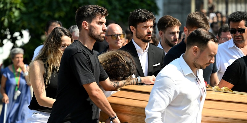"Diogo Jota non merita un circo": Cristiano Ronaldo rivela il motivo dell'assenza dal funerale
1 "Diogo Jota non merita un circo": Cristiano Ronaldo rivela il motivo dell'assenza dal funerale