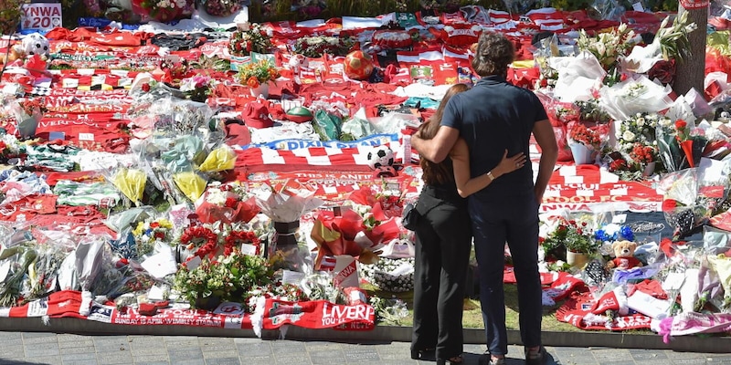 Luis Diaz e Alisson al cimitero da Diogo Jota: il bel gesto dopo le polemiche 1 Luis Diaz e Alisson al cimitero da Diogo Jota: il bel gesto dopo le polemiche