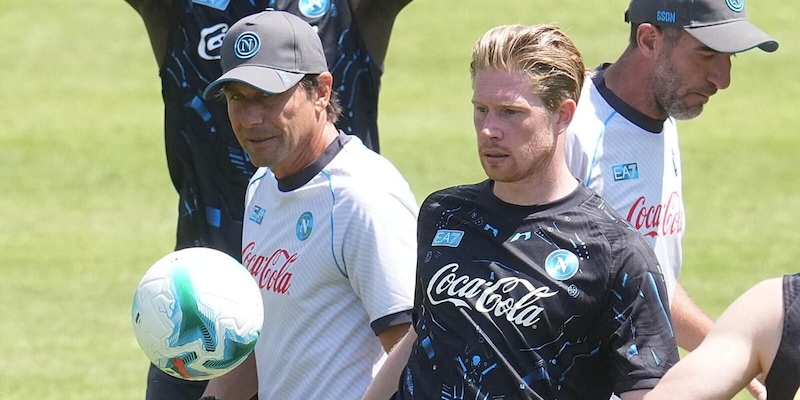 Napoli, ufficiali due nuove amichevoli e cambia l'orario del test con l'Olympiacos 2 Napoli, ufficiali due nuove amichevoli e cambia l'orario del test con l'Olympiacos