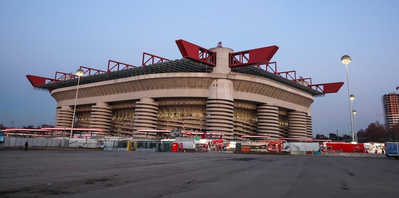 San Siro, il Tar di Milano respinge la richiesta di sospensiva: prosegue la vendita 4 San Siro, il Tar di Milano respinge la richiesta di sospensiva: prosegue la vendita