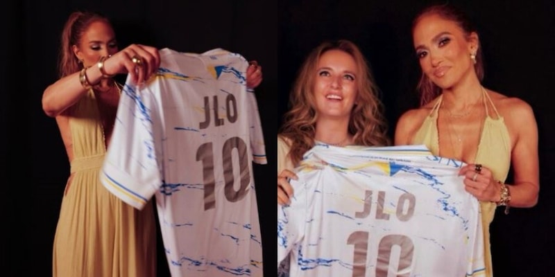 Jennifer Lopez con la maglia della Carrarese: l'immagine diventata virale 3 Jennifer Lopez con la maglia della Carrarese: l'immagine diventata virale