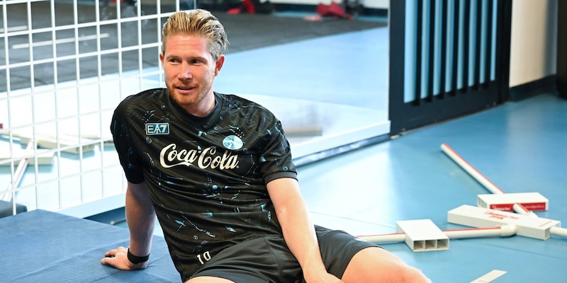 De Bruyne, spunta il 10 in allenamento: i tifosi Napoli impazziscono 1 De Bruyne, spunta il 10 in allenamento: i tifosi Napoli impazziscono