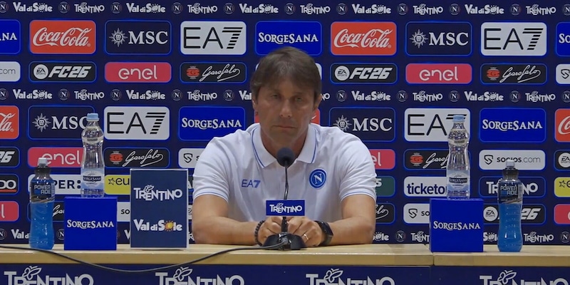 Conte: "Scudetto? Quest'anno il Napoli è favorito tra i favoriti". Poi conia un nuovo slogan 4 Conte: "Scudetto? Quest'anno il Napoli è favorito tra i favoriti". Poi conia un nuovo slogan