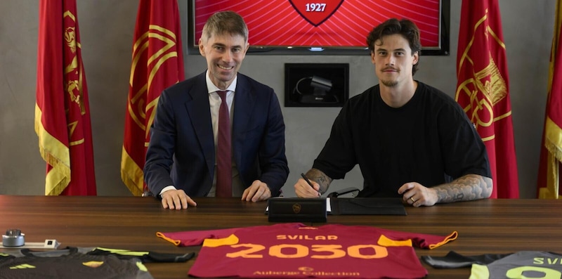 Svilar festeggia il rinnovo con la Roma: "Orgoglio, Ambizione, Amore. Grazie romanisti" 1 Svilar festeggia il rinnovo con la Roma: "Orgoglio, Ambizione, Amore. Grazie romanisti"
