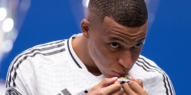 Dalla Spagna: "Mbappé non avrà il numero 9: sarà l'erede di Modric al Real Madrid" 2 Dalla Spagna: "Mbappé non avrà il numero 9: sarà l'erede di Modric al Real Madrid"