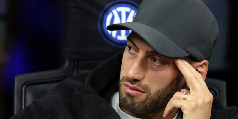 Calhanoglu, fuga dall'Inter: apertura al Fenerbahce, Mourinho lo aspetta 1 Calhanoglu, fuga dall'Inter: apertura al Fenerbahce, Mourinho lo aspetta