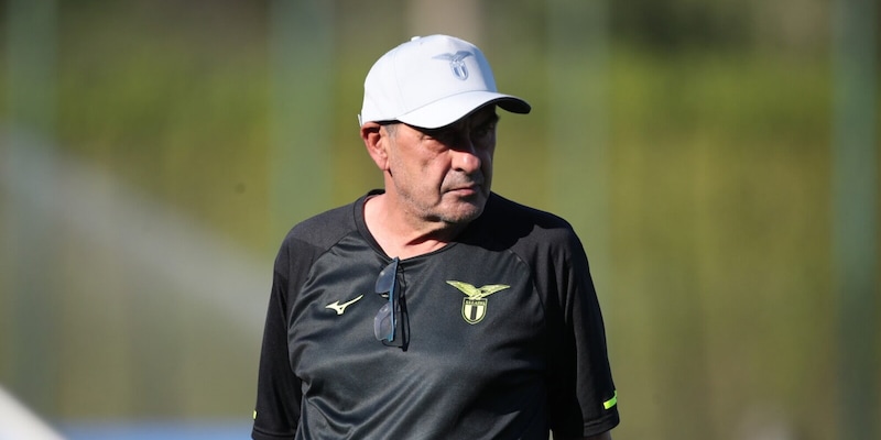 Lazio, 'il capo è a casa': Sarri guida l'allenamento dopo gli accertamenti medici 1 Lazio, 'il capo è a casa': Sarri guida l'allenamento dopo gli accertamenti medici
