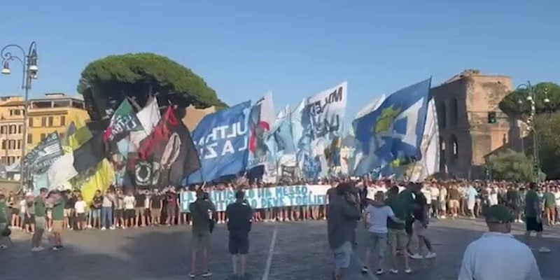 Lazio, i tifosi sfilano a Roma contro la proprietà 2 Lazio, i tifosi sfilano a Roma contro la proprietà