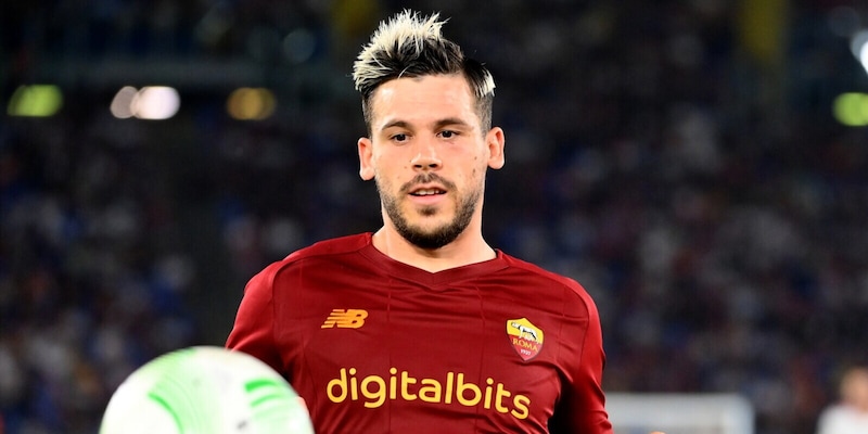 Morso ai genitali da un cane: Carles Perez, l'ex Roma in ospedale ricoverato d'urgenza 1 Morso ai genitali da un cane: Carles Perez, l'ex Roma in ospedale ricoverato d'urgenza