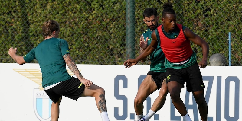 Lazio, prove tattiche per Sarri: la scelta sugli attaccanti 2 Lazio, prove tattiche per Sarri: la scelta sugli attaccanti