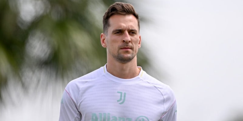 Milik, tunnel Juve senza fine: nuovo infortunio! Cosa si è fatto stavolta 1 Milik, tunnel Juve senza fine: nuovo infortunio! Cosa si è fatto stavolta
