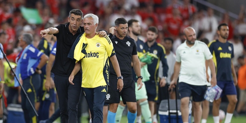 Fenerbahce-Lazio, decide Kahveci: il gesto tra Mourinho e Sarri a fine partita 3 Fenerbahce-Lazio, decide Kahveci: il gesto tra Mourinho e Sarri a fine partita