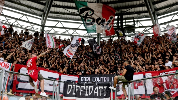 Bari, voglia di Coppa Italia: già 1000 biglietti venduti per la sfida con il Milan a San Siro 1 Bari, voglia di Coppa Italia: già 1000 biglietti venduti per la sfida con il Milan a San Siro