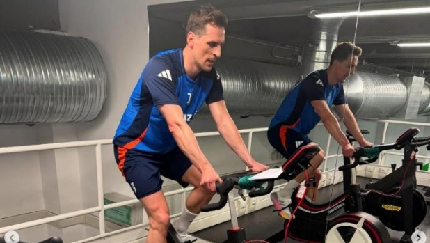 Milik, una maledizione: si ferisce in palestra. Fermo almeno per altri 7 giorni 1 Milik, una maledizione: si ferisce in palestra. Fermo almeno per altri 7 giorni