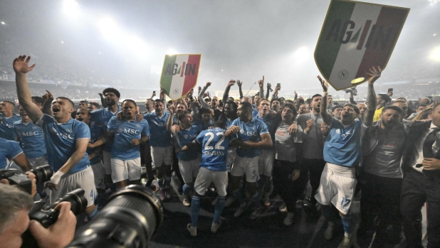 Sacchi: "Conte per il bis a Napoli: lotta su tutti i fronti e sa come vincere" 3 Sacchi: "Conte per il bis a Napoli: lotta su tutti i fronti e sa come vincere"