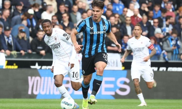 Jashari non fa la foto di squadra con il Bruges e si allena da solo. Vuole solo il Milan 2 Jashari non fa la foto di squadra con il Bruges e si allena da solo. Vuole solo il Milan