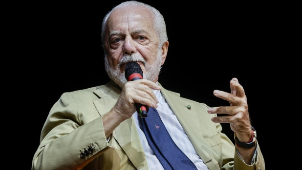 De Laurentiis: "Bisogna muovere il c... e cambiare il calcio. O tra 2-3 anni scompare" 2 De Laurentiis: "Bisogna muovere il c... e cambiare il calcio. O tra 2-3 anni scompare"