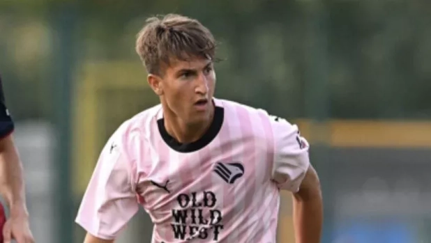 Palermo, 9 reti con la Valle d'Aosta: Le Douaron apre la stagione, poi show di Corona junior 2 Palermo, 9 reti con la Valle d'Aosta: Le Douaron apre la stagione, poi show di Corona junior