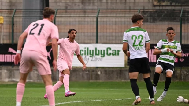 Il Palermo domina il Paradiso, è 5-1 in amichevole. Ancora Le Douaron, bene Augello 1 Il Palermo domina il Paradiso, è 5-1 in amichevole. Ancora Le Douaron, bene Augello