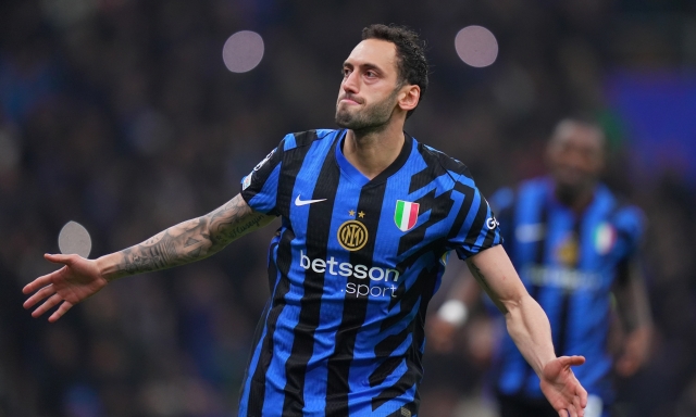 Milano o Istanbul? Calhanoglu, il giorno della verità. L'Inter aspetta l'offerta del Fenerbahçe 1 Milano o Istanbul? Calhanoglu, il giorno della verità. L'Inter aspetta l'offerta del Fenerbahçe