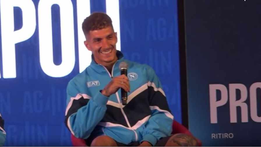 Di Lorenzo, sfottò all'Inter: canta "Pedro" a Dimaro 1 Di Lorenzo, sfottò all'Inter: canta "Pedro" a Dimaro