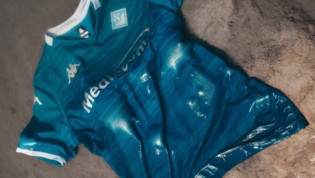 Tradizione Fiorentina: "Omaggio all'Arno" è la nuova terza maglia 4 Tradizione Fiorentina: "Omaggio all'Arno" è la nuova terza maglia