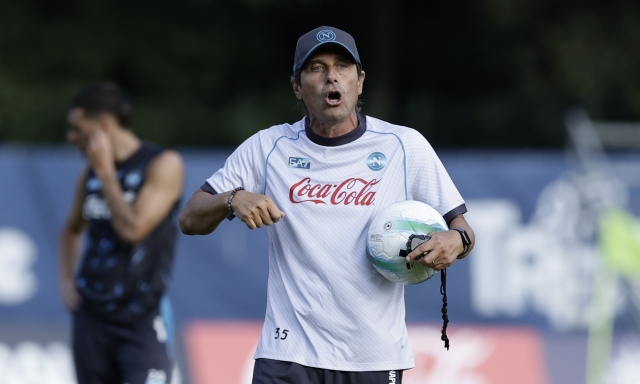 Parte male la stagione dei campioni d'Italia: Napoli ko 2-0 con l'Arezzo in amichevole 2 Parte male la stagione dei campioni d'Italia: Napoli ko 2-0 con l'Arezzo in amichevole