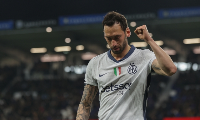 Calhanoglu: "Voglio restare all'Inter. Abbraccerò Lautaro, ora siamo tutti più rilassati" 4 Calhanoglu: "Voglio restare all'Inter. Abbraccerò Lautaro, ora siamo tutti più rilassati"