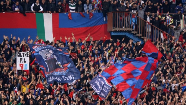 Incidente a un pulmino di tifosi del Catania: 9 feriti, due sono gravi 1 Incidente a un pulmino di tifosi del Catania: 9 feriti, due sono gravi